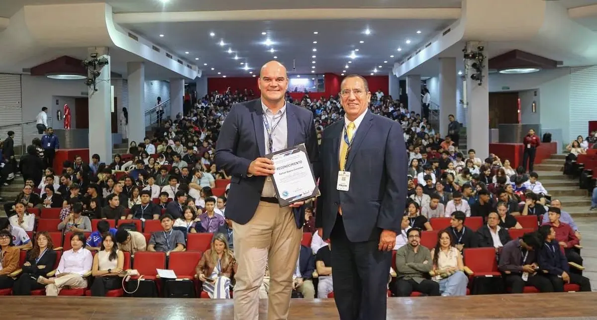 Rafael Baena lleva la experiencia de Osuna en balonmano hasta un congreso en Monterrey