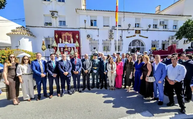 Misa, reconocimientos y homenaje floral en la celebración de Vélez-Málaga