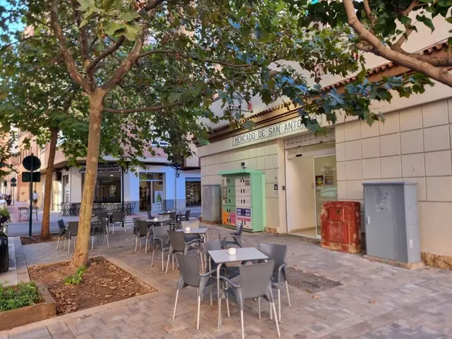 El Mercado de Sant Antoni pierde un puesto y otros dos podrían marcharse
