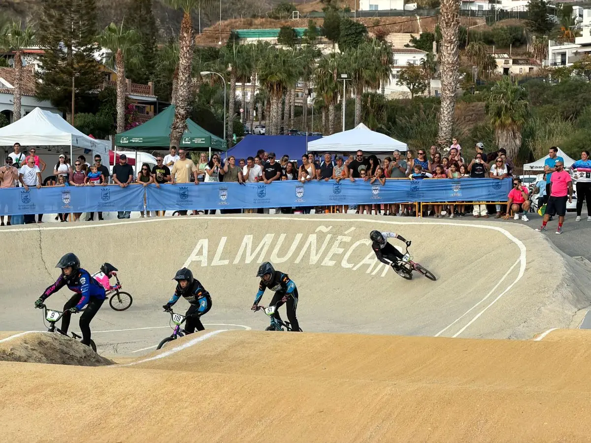 Casi treinta podios para Almuñécar en la cita andaluza de BMX