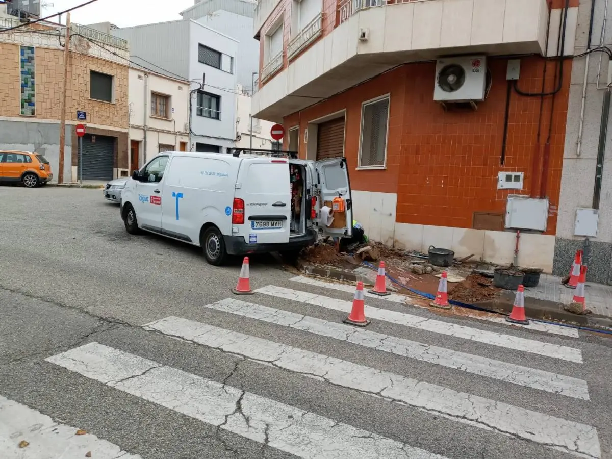 Una incidencia en la red de agua afecta a decenas de vecinos de Sant Pere Nord