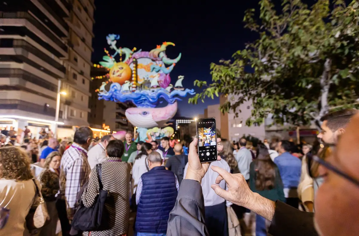 Falla a la Mar cierra una edición con tradición, cultura y ocio en la playa de Gandia
