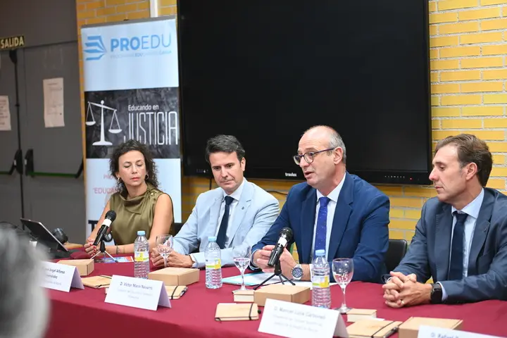 El IES Eduardo Linares Lumeras abrirá el programa «Educando en justicia»