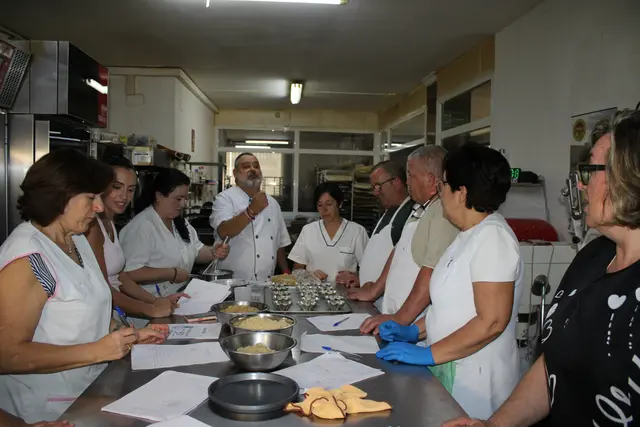 Panaderos de Cuenca exploran nuevas técnicas de bollería en un curso especializado