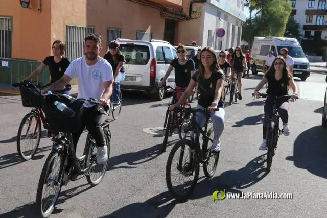 La bicicleta reúne deporte y ambiente festivo en Les Alqueries