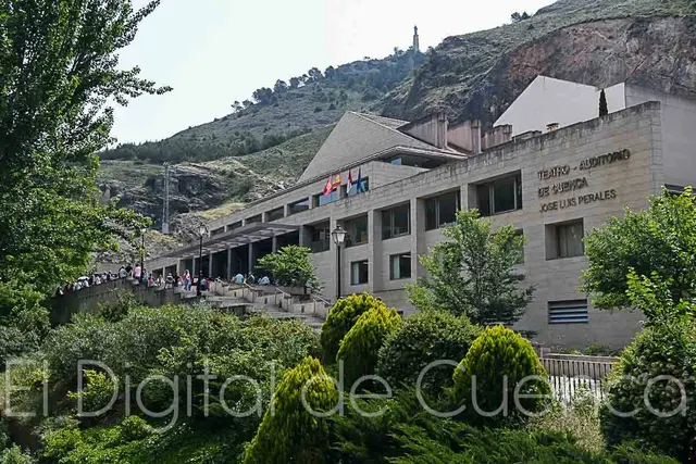 MENAT expone su pintura en el Teatro Auditorio de Cuenca