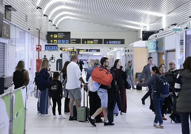 El aeropuerto de Vitoria se acerca a su máximo histórico de pasajeros