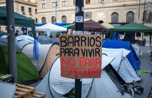 La protesta por la vivienda levanta su acampada en la Muntanyeta