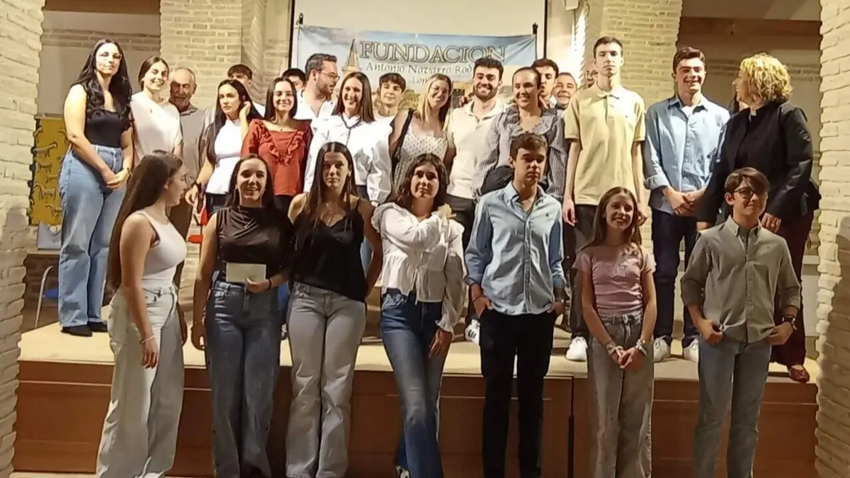 Lopera recibe 23.700 euros en becas y apoyo para material escolar