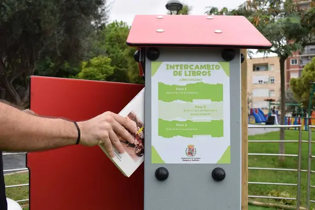 El Parque de Los Juncos incorpora un punto gratuito para intercambiar libros
