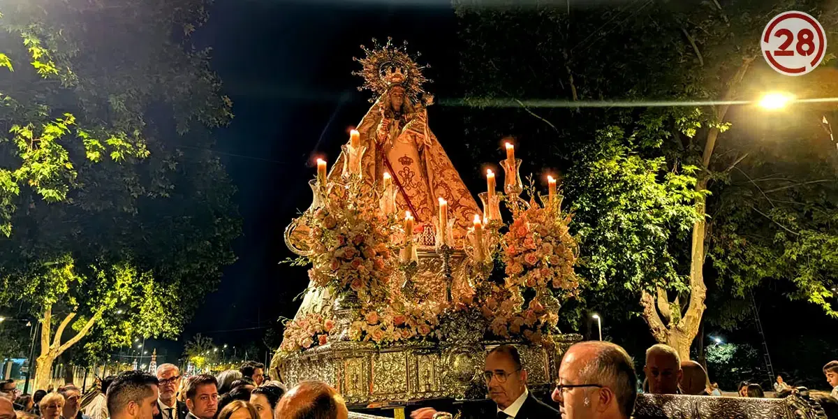 La procesión devuelve a la Virgen de Linarejos a su santuario