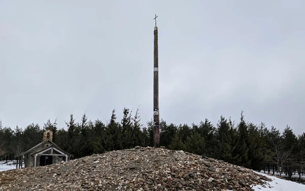 La Cruz de Ferro recuperará la forma tradicional de su montículo de piedras