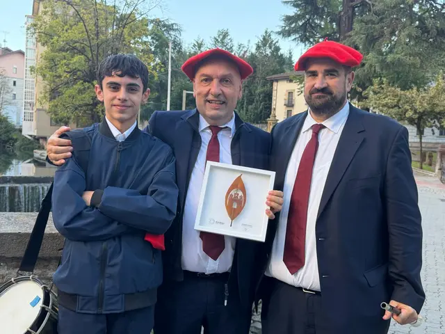 Durango reconoce la trayectoria musical de Jon Gamindez y la intervención de Ibai Menbide
