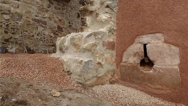 Las obras en los jardines del Castell revelan cuatro antiguas troneras