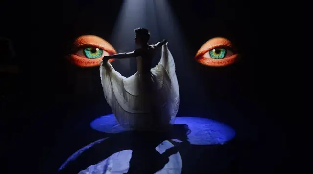 «Éter» lleva danza, música y proyecciones al Auditorio de Marchena
