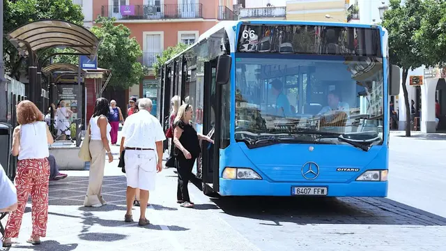 Jerez prevé renovar marquesinas y soportes publicitarios mediante un contrato