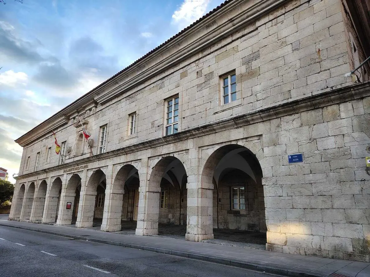 El Parlamento reclama plazos para el plan de aparcamientos de Santander