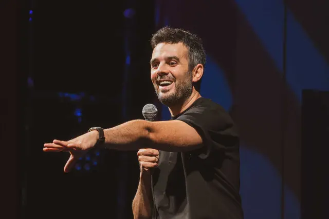 Edén Serrano llevará su monólogo «El Show» al Teatro Fundos Latorre