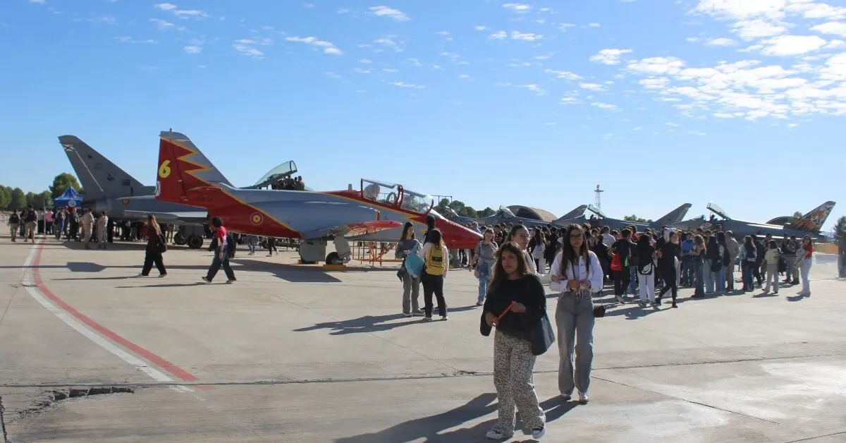 La Base de Los Llanos acerca la actividad aérea militar a más de 400 jóvenes