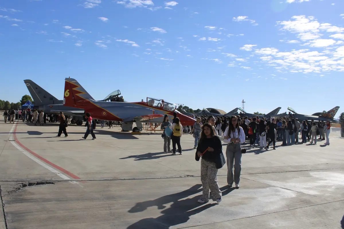 Cuatrocientos jóvenes participan en unas jornadas en la Base Aérea de Albacete