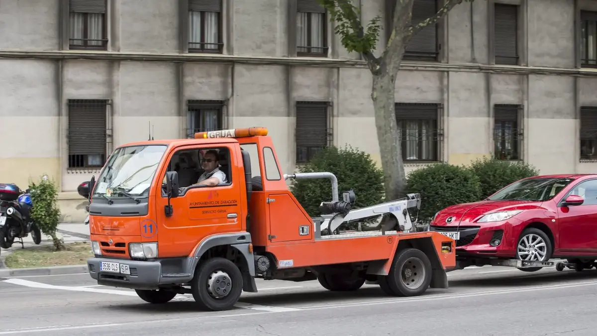 Zaragoza garantiza con servicios mínimos toda la actividad de las grúas durante el Pilar