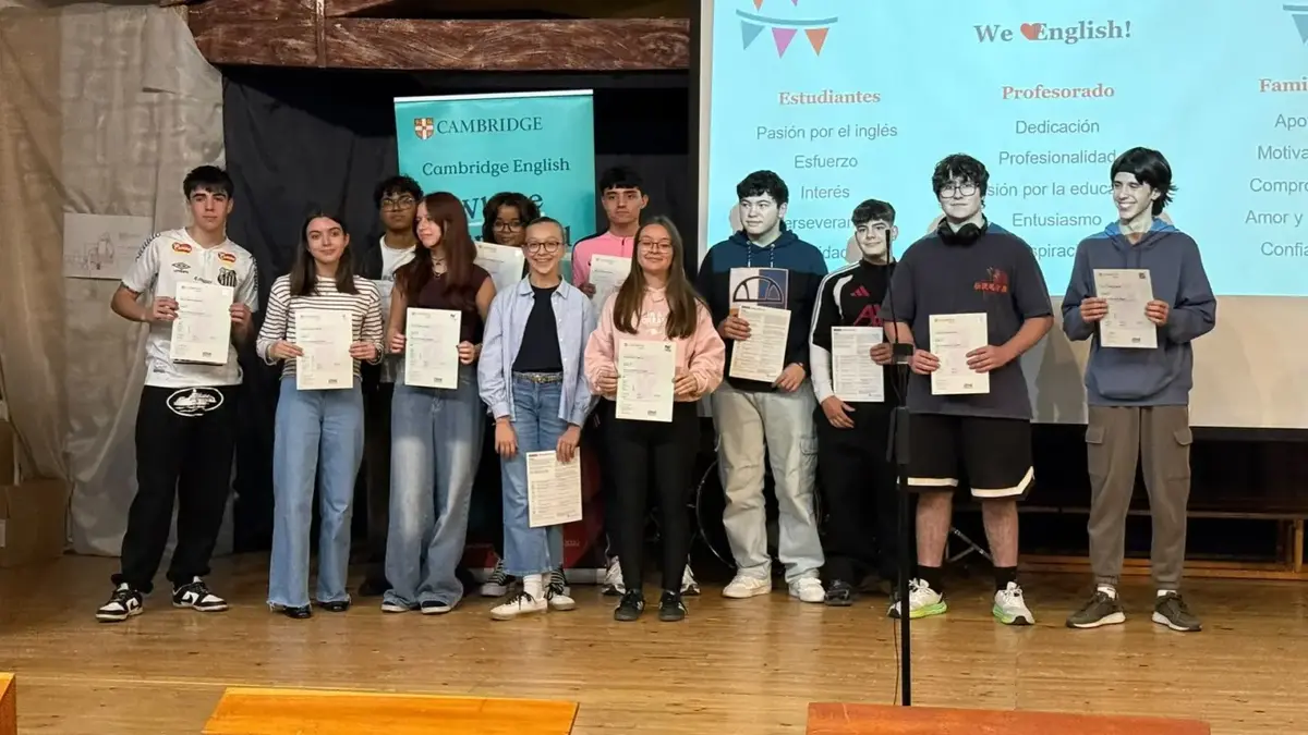 Los alumnos de inglés de Los Sauces reciben sus diplomas de Cambridge
