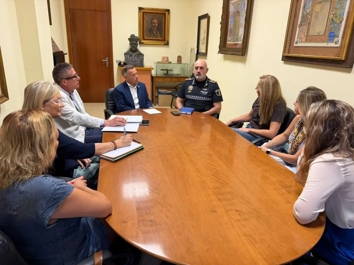 Burriana prevé reforzar la policía de barrio tras reunirse con vecinos de l’Escorredor