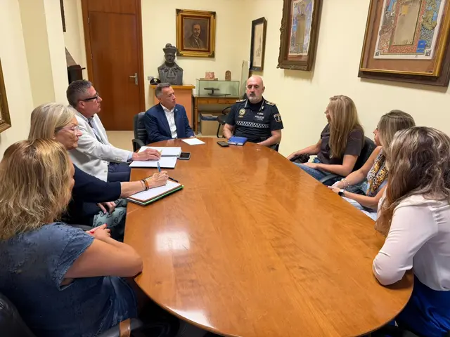 Burriana prevé reforzar la policía de barrio tras reunirse con vecinos de l’Escorredor