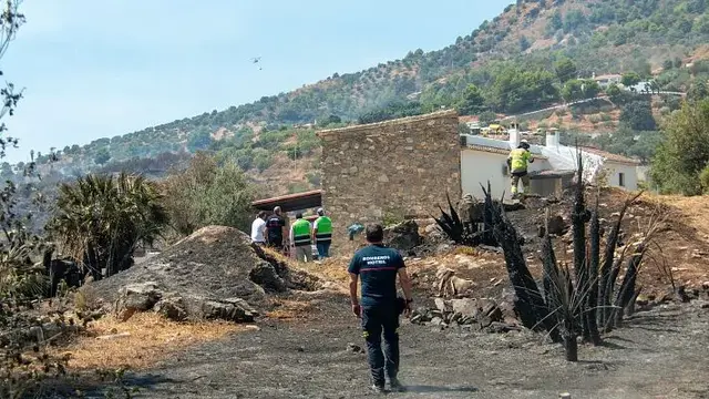 Almuñécar prepara la primera resolución de las ayudas agrícolas por el incendio de Peña Escrita
