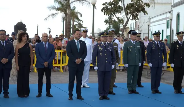 Arrecife conmemora la Fiesta Nacional con el izado solemne de la bandera
