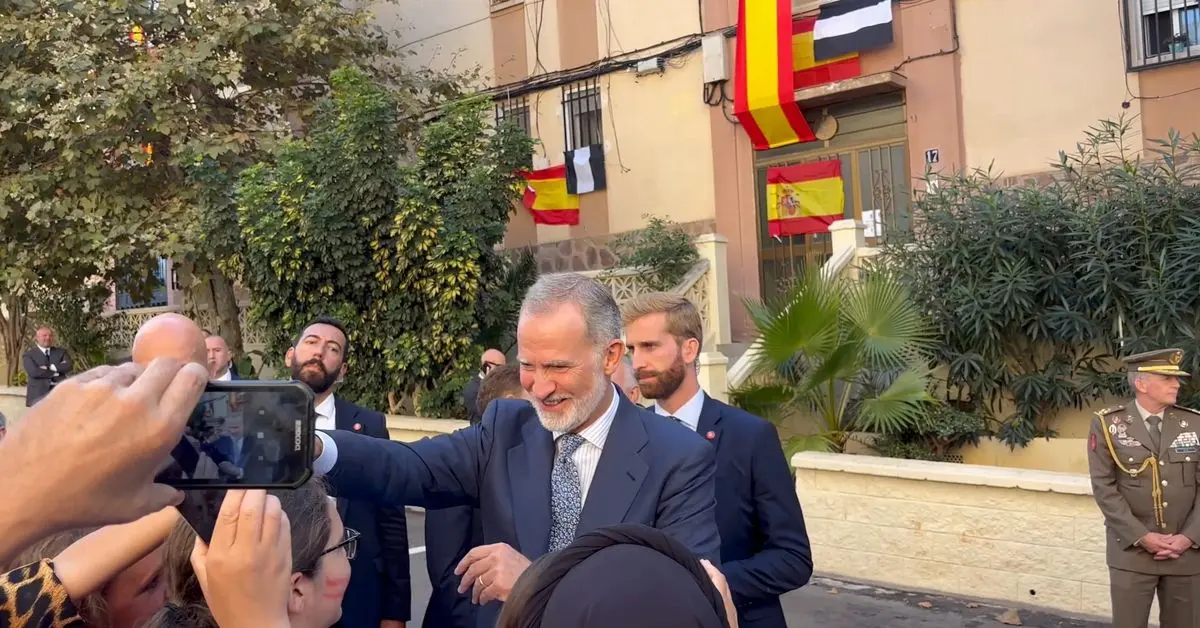 Una recepción multitudinaria a los Reyes en un colegio de Ceuta