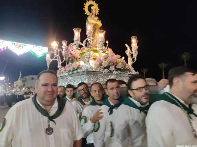 La procesión de la Virgen Madre cierra las fiestas de Torrecuevas
