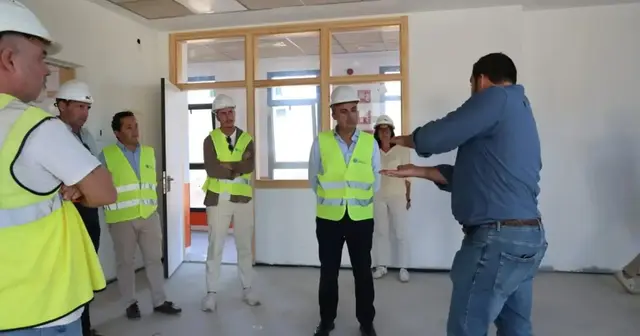 Vera vuelve a las obras del colegio Sa Fontassa ante el retraso acumulado