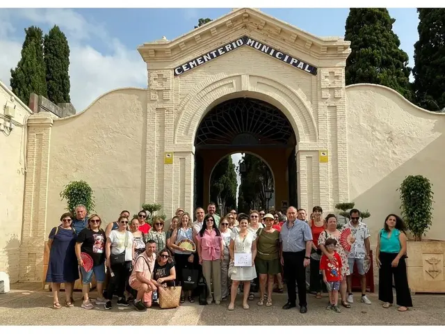Alzira prepara una nueva edición de recorridos por su cementerio municipal