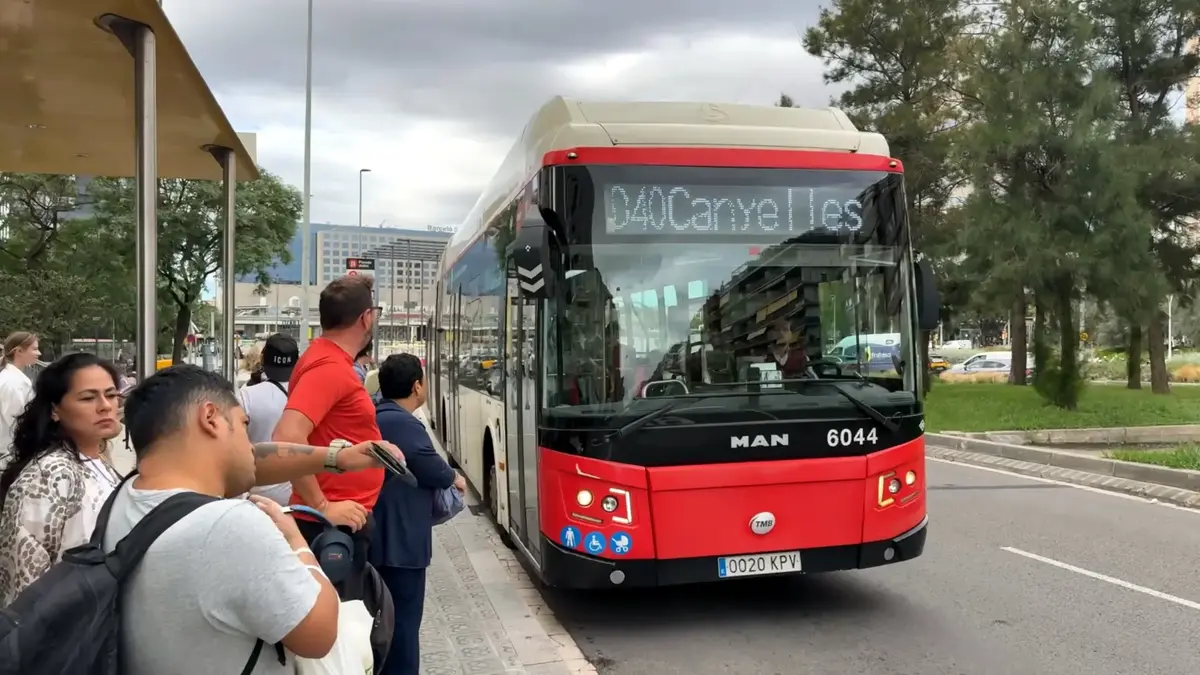 TMB y el comité alcanzan un acuerdo y dejan sin efecto los paros de autobús