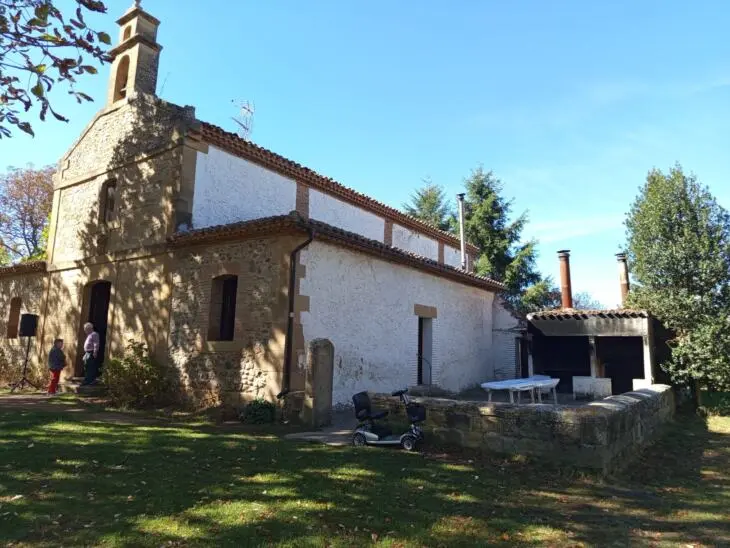 La Mesa del Santo recuerda la ayuda a los peregrinos hacia Santiago