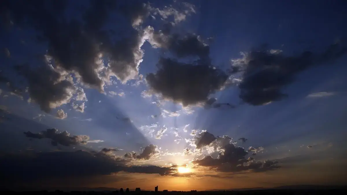 La Comunitat afronta el miércoles con nubes y lluvias débiles en el sur