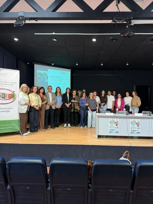 Mengíbar presenta Conecta, un programa para prevenir la soledad no deseada