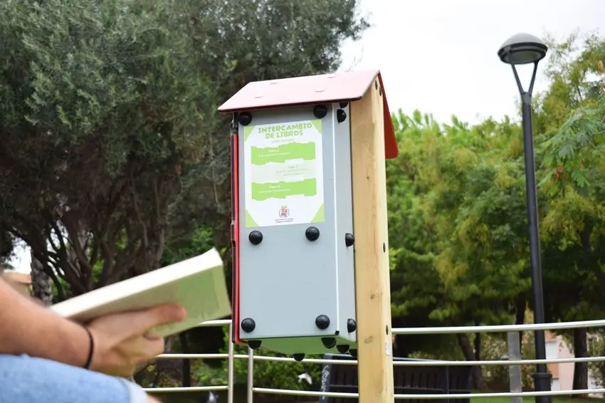 El Parque de Los Juncos suma un espacio para compartir libros sin coste