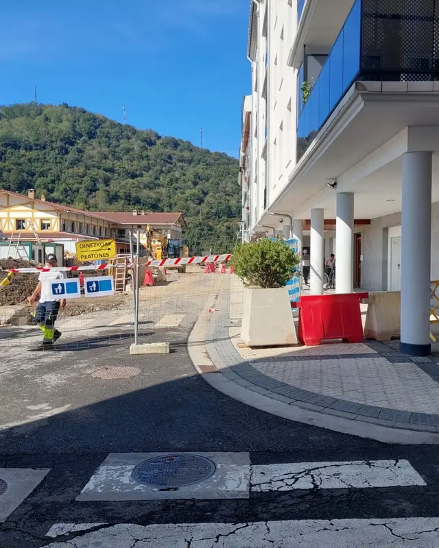 Las obras de Andra Mari avanzan con trabajos de drenaje y tuberías