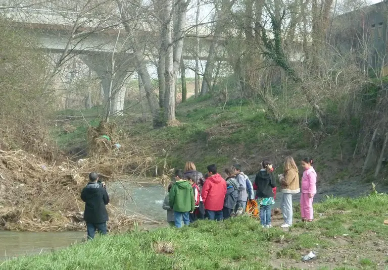 Los centros educativos de Vic estudian tramos de río con el proyecto «Seguim els Rius»