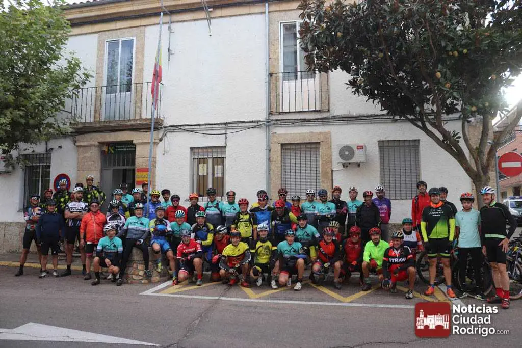 Una ruta ciclista de 45 kilómetros reúne a 65 participantes en Ciudad Rodrigo
