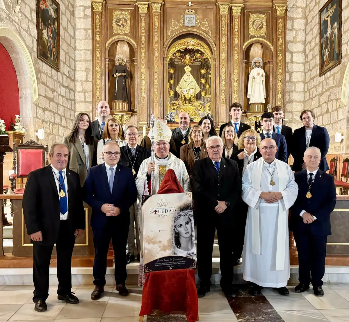 Baza acompaña a la Cofradía de la Soledad en la coronación de su titular