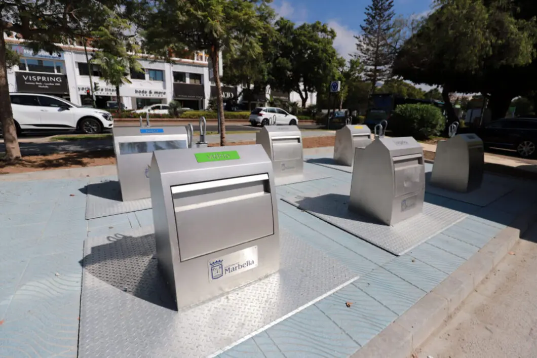 Marbella refuerza la limpieza urbana con contenedores, papeleras y nuevos puntos de proximidad