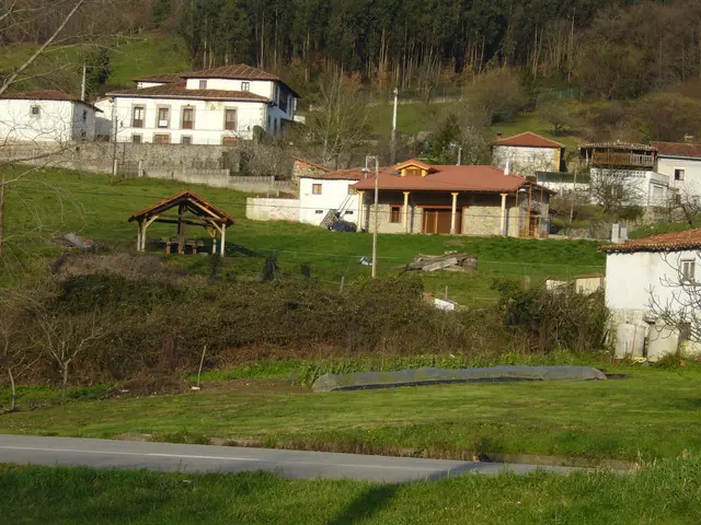 Candamo saca a licitación la mejora del camino a Cuero por 115.000 euros