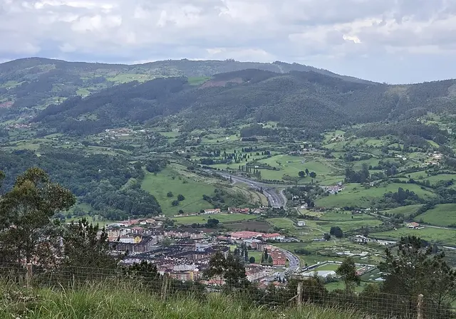 La Viesca cubrirá su centro de transformación y renovará parte de la conexión eléctrica