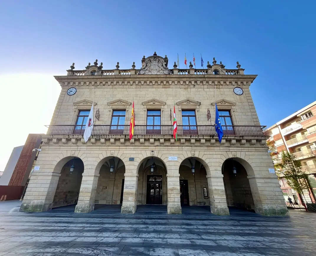 Irun iluminará de rosa y azul el Ayuntamiento por el Día de la Muerte Perinatal