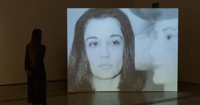 Marisol vuelve a la escena en una exposición del Centro Botín