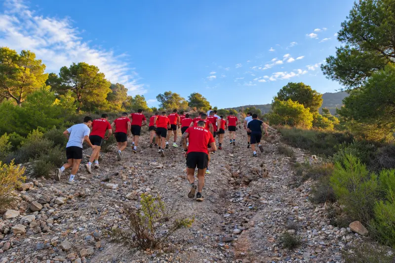 Alumnos de la UCAM se acercan a la preparación física de la Infantería de Marina