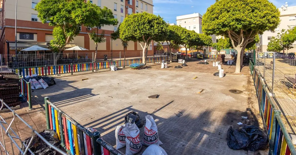 San Fernando renueva el área infantil de la plaza de las Alegrías